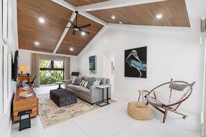 Smart TV - New! Stunning, Serene Waterfront Home; Pool & Spa, Wifi & More ~Centrally Located to Island Hotspots (Marco Island)