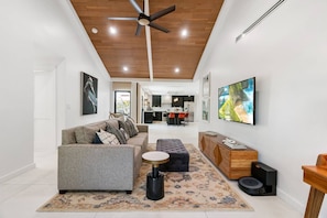 Smart TV - Serene, Designer Waterfront Home; Pool & Spa, Wifi & More ~Centrally Located to Island Hotspots (Marco Island)