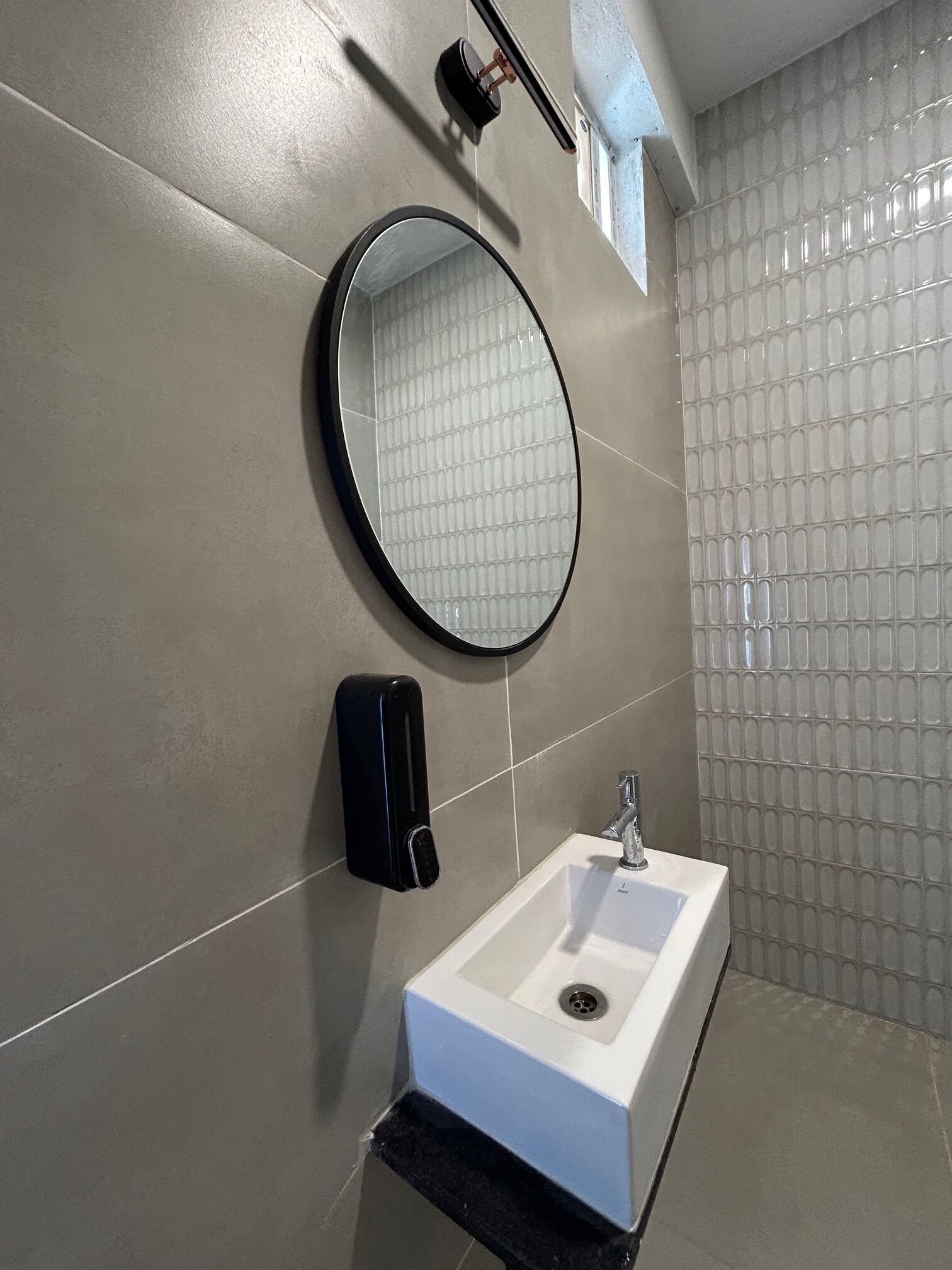 淋浴设施、毛巾、肥皂、洗发水