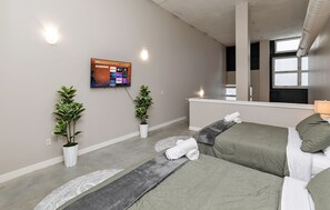 Desk, iron/ironing board, WiFi, bed sheets