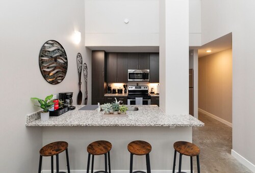 Stylish Urban Loft | 2BR/2BA - Heart of Downtown!
