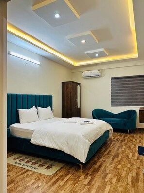 Phòng đôi hoặc 2 giường đơn Deluxe, quang cảnh thành phố | Phòng tắm | Đồ dùng nhà tắm miễn phí, khăn tắm, xà phòng, dầu gội 