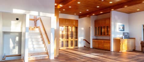 المنشأة من الداخل