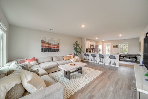 Family-Friendly, Pets Welcome: Broken Arrow Gem!