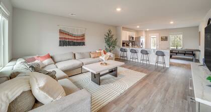 Family-Friendly, Pets Welcome: Broken Arrow Gem!