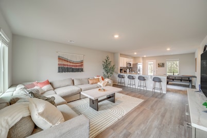 Family-Friendly, Pets Welcome: Broken Arrow Gem!