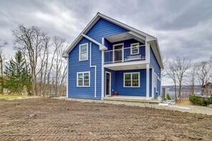 A two-story house with a balcony and a front porch. - Seneca Lake Wine Trail Studio w/ Balcony & Views! (Hector)