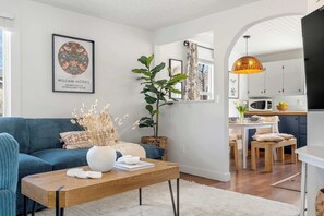 Een televisie en een kantoor