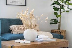 TV, offices - Bluebird | Charming 3-Bedroom Home in Drumheller! (Drumheller)