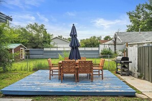 Outdoor dining - Bluebird | Charming 3-Bedroom Home in Drumheller! (Drumheller)