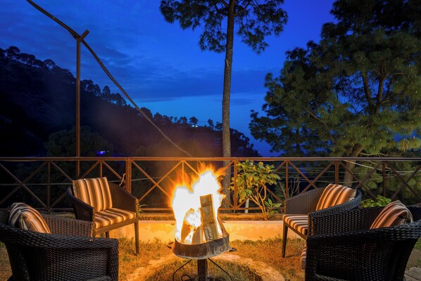 Exterior - Alaya Stays Captains Nest 3 BHK Retreat With Garden & Scenic Views (Kasauli)