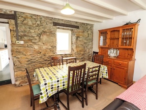 Dining - Nantmel (Caernarfon)