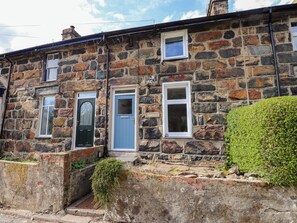 Exterior - Nantmel (Caernarfon)