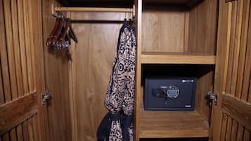 One Bedroom Wooden Suite | Brankas