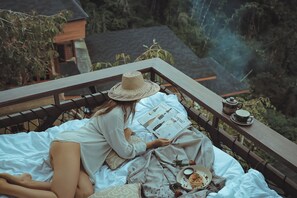 One-Bedroom Suite with Valley View | Terrace/patio