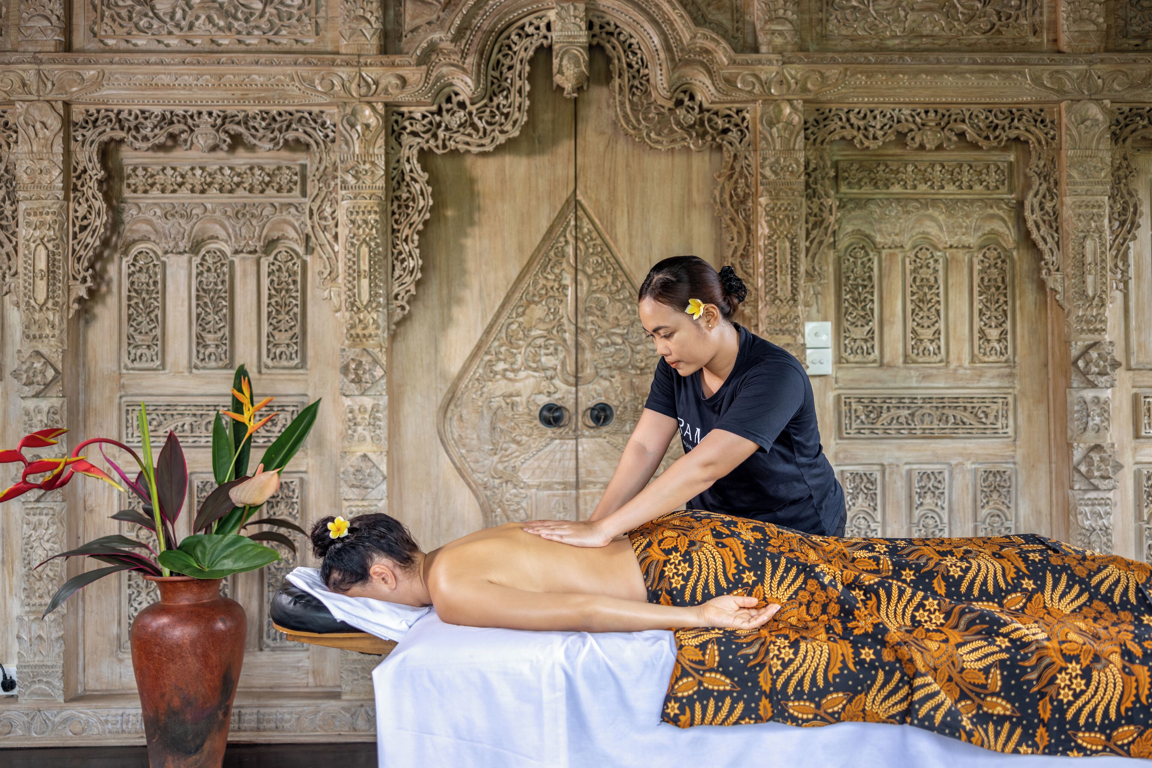 Tratamientos corporales, aromaterapia, masajes con piedras calientes