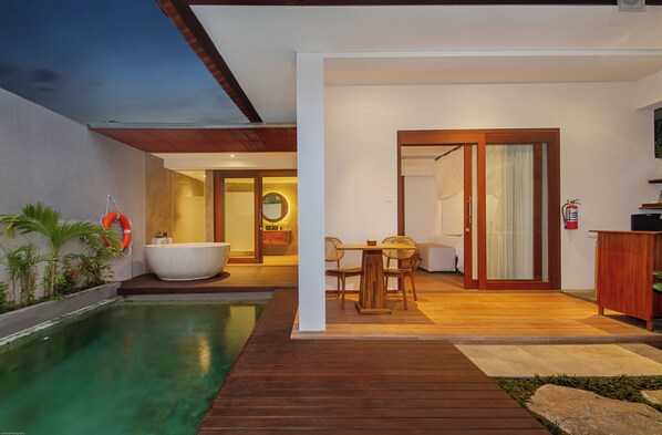 Villa, Garden View | Minibar, in-room safe, free WiFi