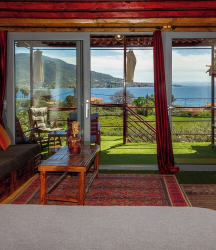 Cozy House with Amazing Panoramic View and Unique Outdoor!