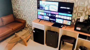 Desk, free WiFi