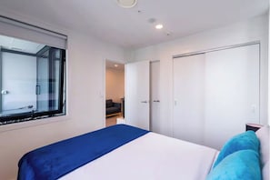 2 habitaciones, tabla de planchar con plancha, wifi y ropa de cama