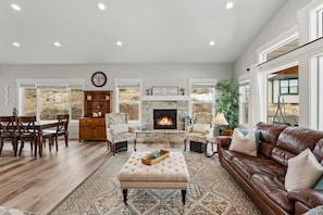 TV, fireplace