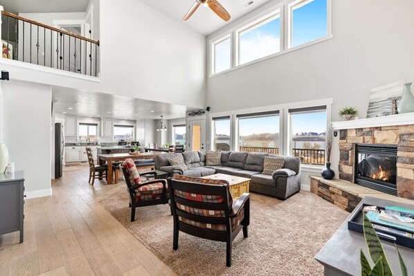 Smart TV, fireplace, video games