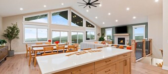 BrandNew+Views+HotTub+Arcades+IdealBeachResort!