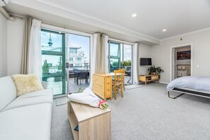 1 slaapkamer, een strijkplank/strijkijzer, gratis wifi, beddengoed