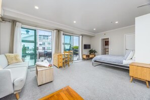 1 slaapkamer, een strijkplank/strijkijzer, gratis wifi, beddengoed