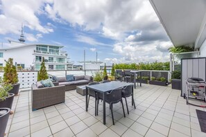 Outdoor dining - Prince's Wharf Auckland CBD with HUGE deck (Auckland)