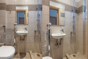 Bruser, hårtørrer, håndklæder, Sæbe