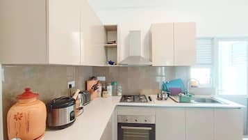 Fridge, oven, stovetop, toaster