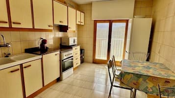 Fridge, microwave, coffee/tea maker, toaster