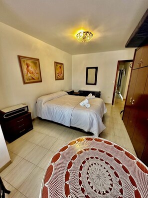 3 bedrooms, iron/ironing board