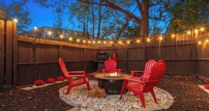Day Dreamer minutes to Stadium with Fire pit and Parking