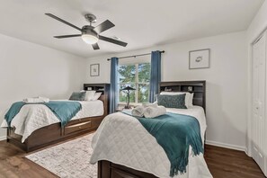 2 bedrooms, iron/ironing board, Internet, bed sheets
