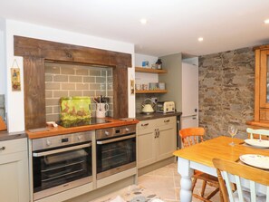 Lave-vaisselle, batterie de cuisine, vaisselle et ustensiles