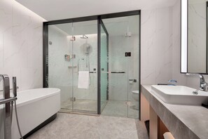 Business-Suite, Stadtblick | Badezimmer