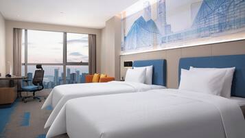 Superior tvåbäddsrum - utsikt mot staden | 1 sovrum, skrivbord, arbetsyta för laptop och gratis wi-fi