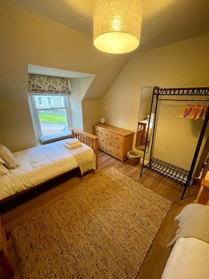 3 chambres, lit parapluie, Wi-Fi, draps fournis