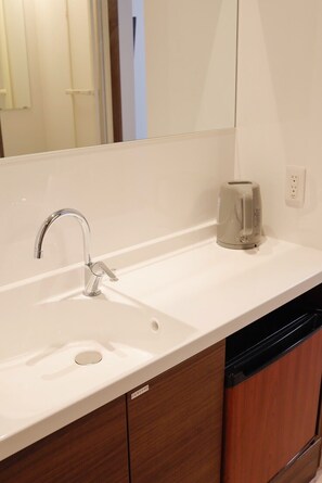 Desk, free WiFi, bed sheets