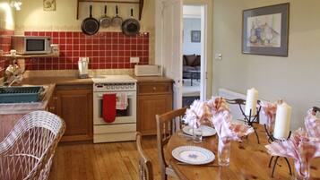 Cookware/dishes/utensils