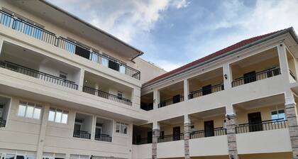 9-room hotel in phenomenal Busia with WiFi