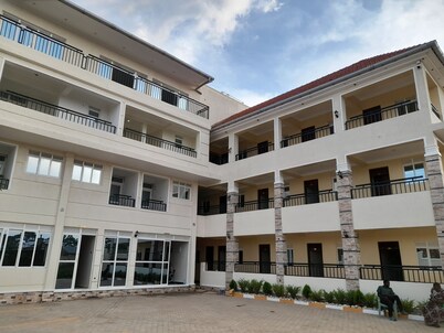 9-room hotel in phenomenal Busia with WiFi