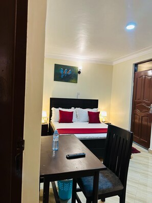 9 chambres, fer et planche Ă repasser, Wi-Fi, draps fournis