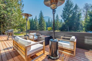 Terrace/patio - Gorgeous Twin Cabins In A Serene Setting In Randle - Packwood, WA (Randle)