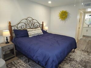 1 chambre, bureau, fer et planche à repasser, accès au Wi-Fi (inclus)