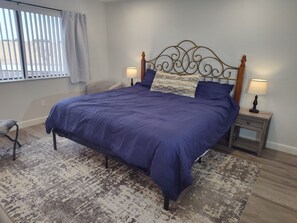 1 sovrum, skrivbord, strykjärn/strykbräda och gratis wi-fi