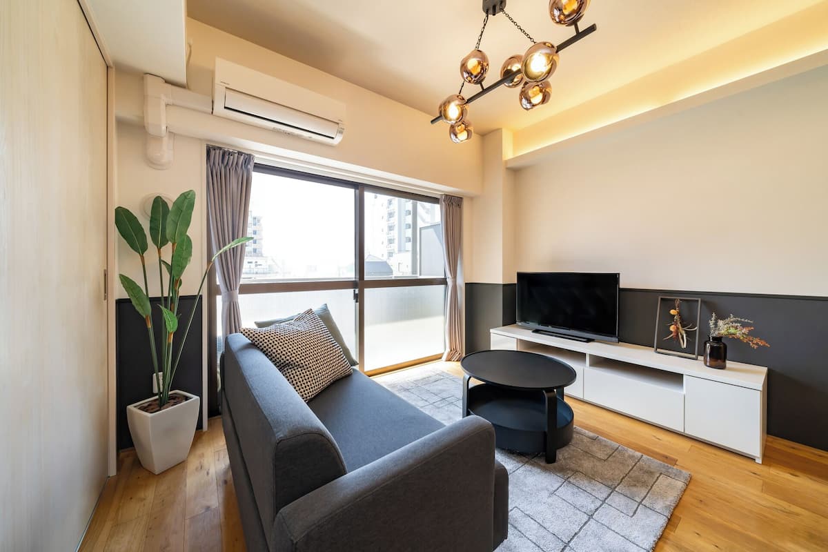 3C | 2 bedrooms, individually decorated, individually furnished