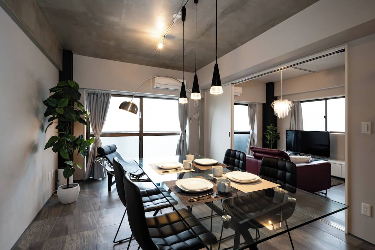 5B | Living area | 42-inch flat-screen TV with digital channels